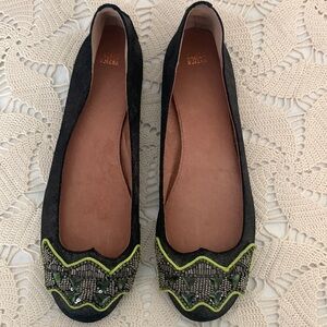 Anthropologe Jasper & Jeera Flats Size 8.5 Black W/ Green Jeweled Toes L…